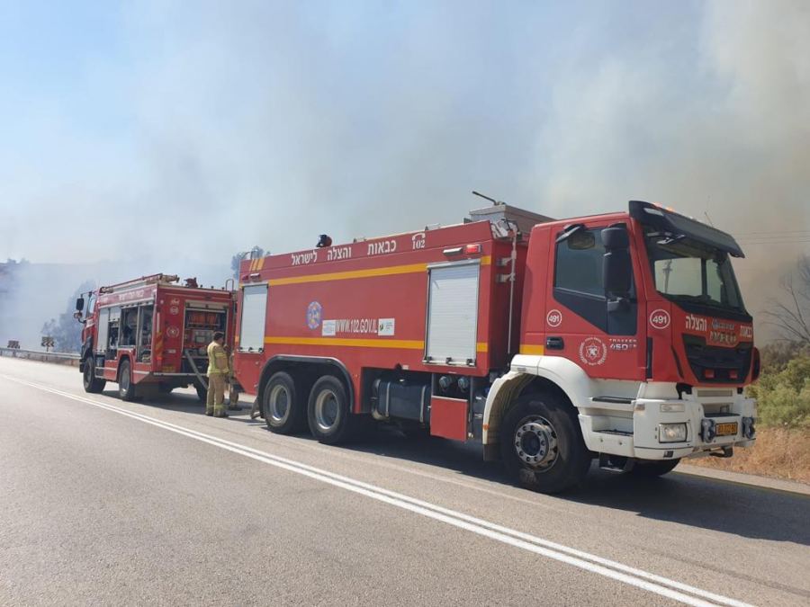 شاهد : هضبة الجولان: اندلاع حريق كبير في منطقة اشواك وعرية